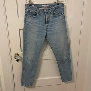 Levi's wedgie light wash straight leg ankle